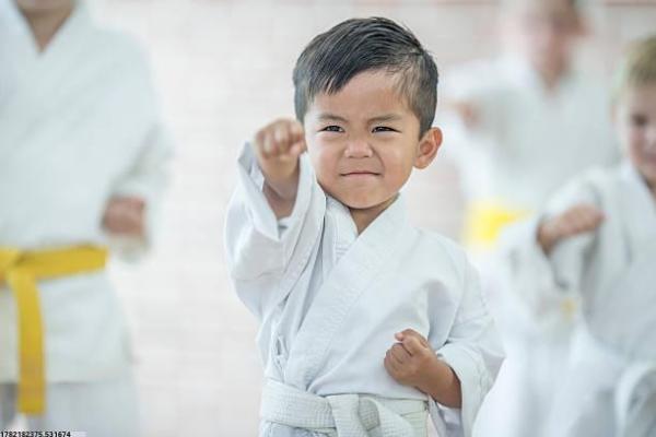 绍兴滑冰培训课程:如何选择专业的滑冰学校? 绍兴滑冰培训课程:如何选择专业的滑冰学校?(图1)